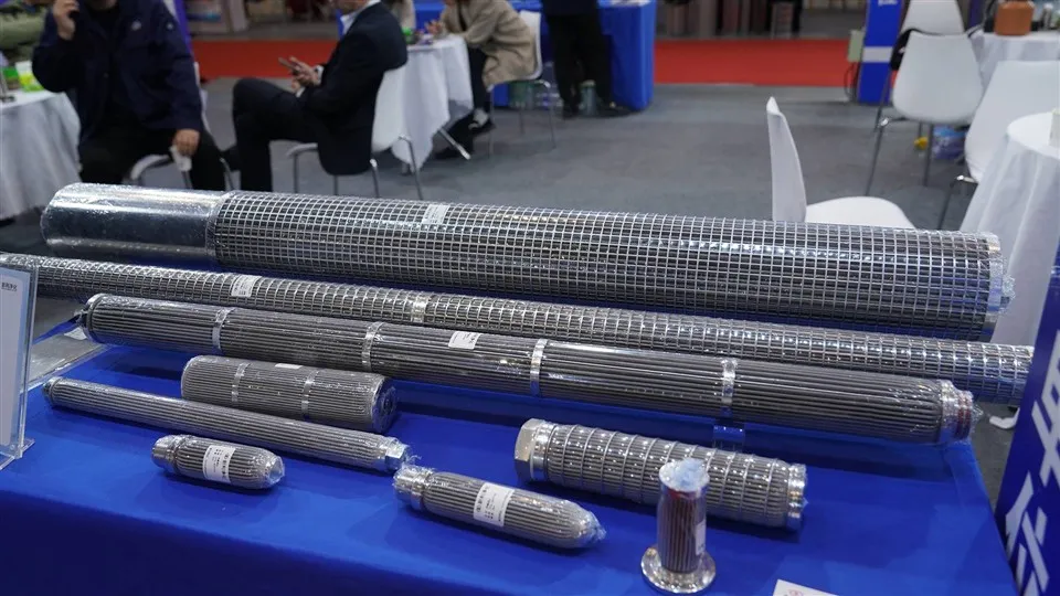 Moslashtirilgan o'lchamlar 10 \\" 20 \\" 30 \\ "40 \\" zanglamaydigan po'latdan yasalgan plitkali filtr kartrijli yog 'gidravlik filtri tolali filtrli to'rdan foydalanish